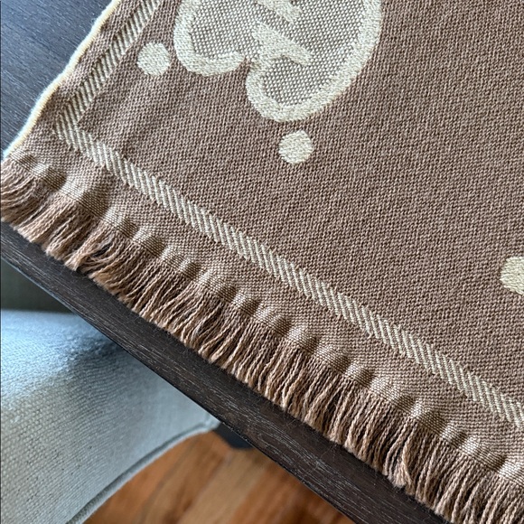 Authentic Gucci Tan and Brown scarf - Picture 10 of 11